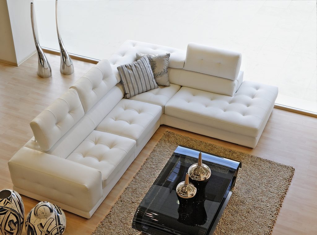 Modern-Living-Room-with-White-Sofa-Coffee-Table-Light-Interior